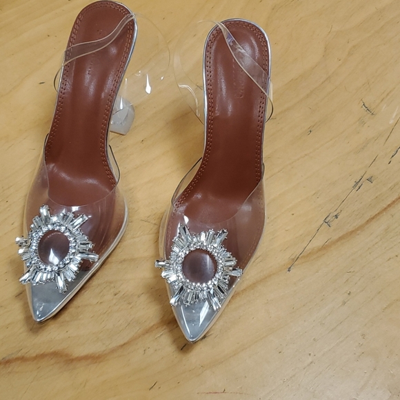 designer heels - Picture 2 of 7